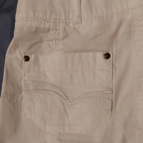 White skirt - Picture 5 of 6